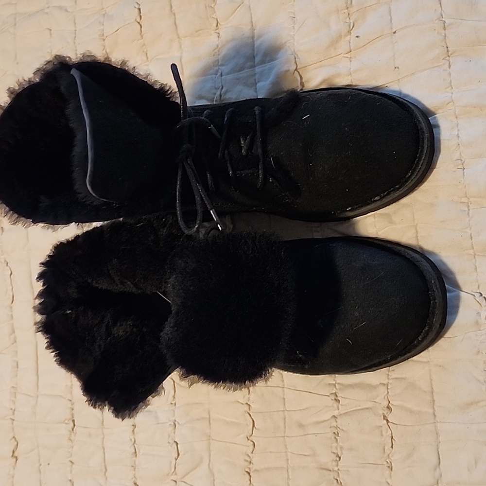 Ugg fur lined black suede ankle boots size 6